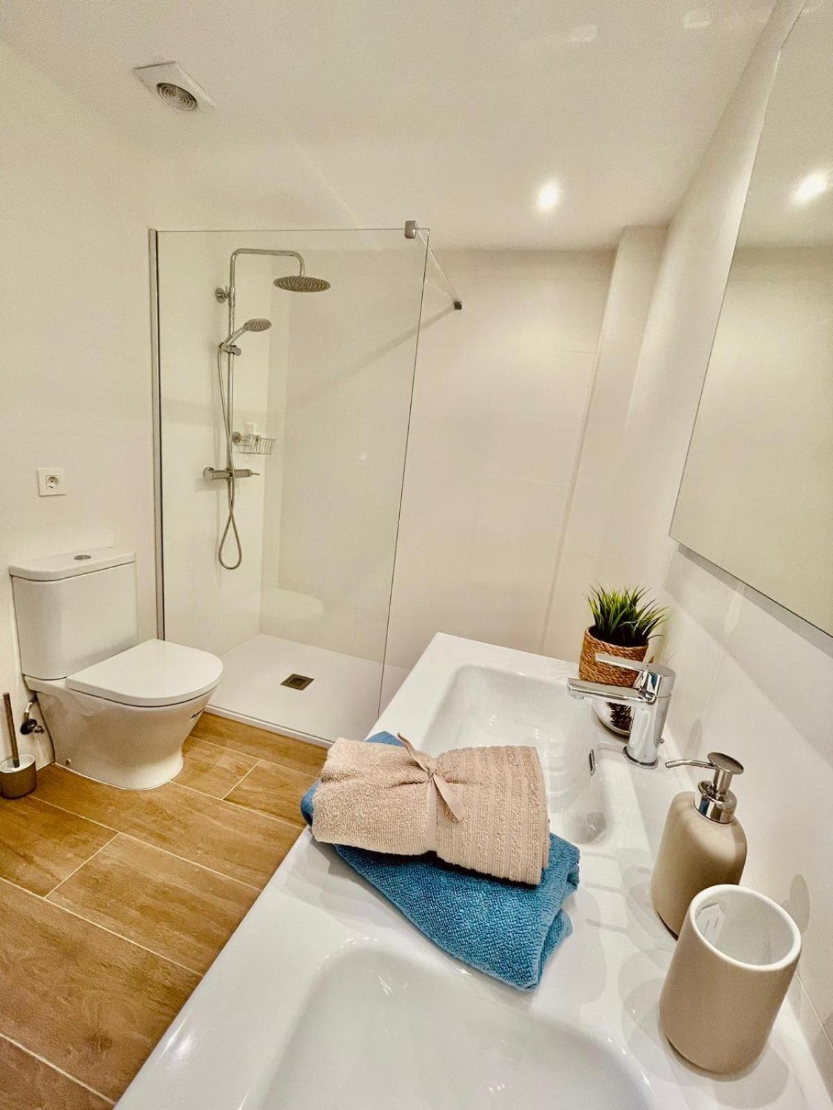 Femina Blue Apartment กัมบริลส์ ภายนอก รูปภาพ