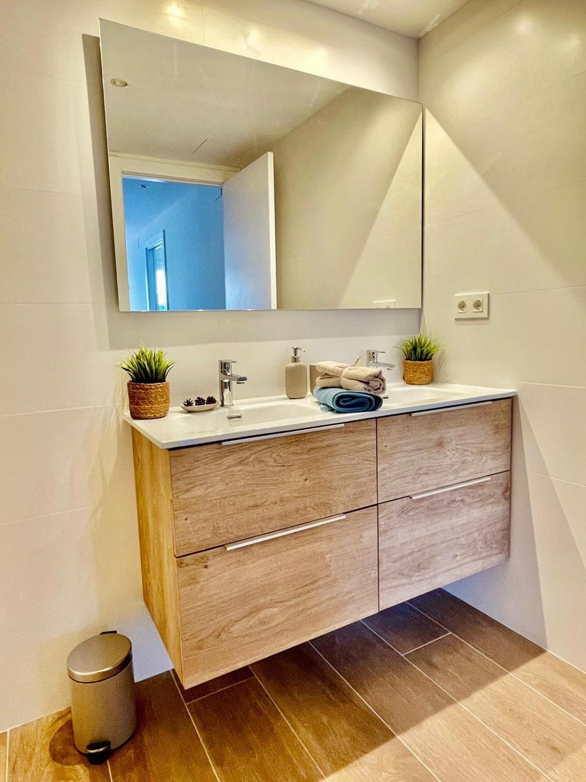 Femina Blue Apartment กัมบริลส์ ภายนอก รูปภาพ
